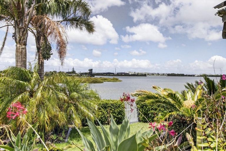 Photo of property in 48 Aurea Avenue, Pakuranga, Auckland, 2010