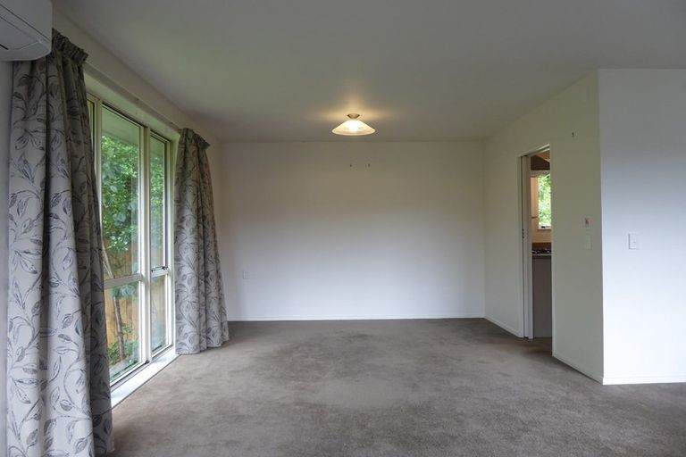 Photo of property in 198 Newlands Road, Newlands, Wellington, 6037