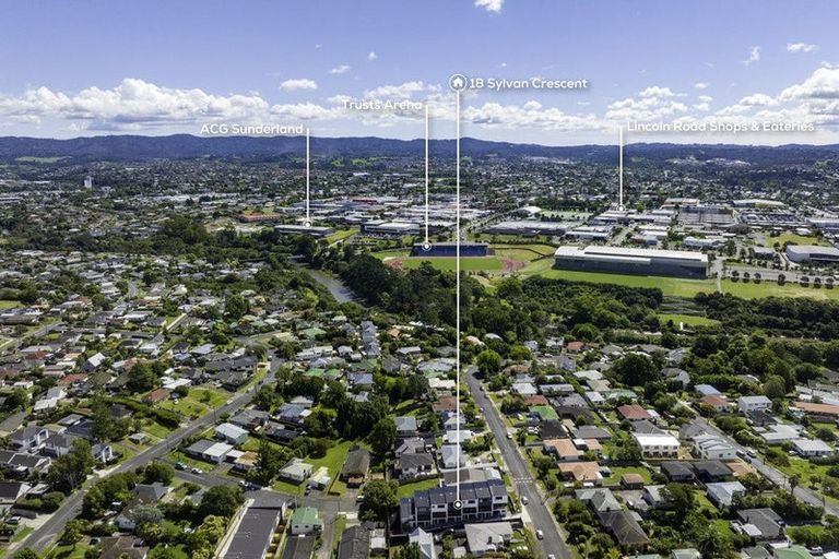 Photo of property in 8/18 Sylvan Crescent, Te Atatu South, Auckland, 0610