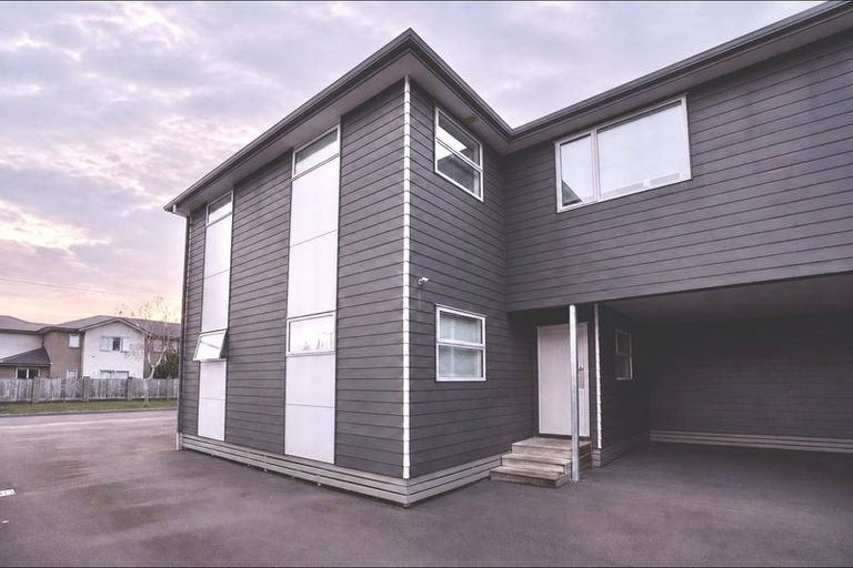 Photo of property in 2/52 Helena Road, Hillcrest, Hamilton, 3216