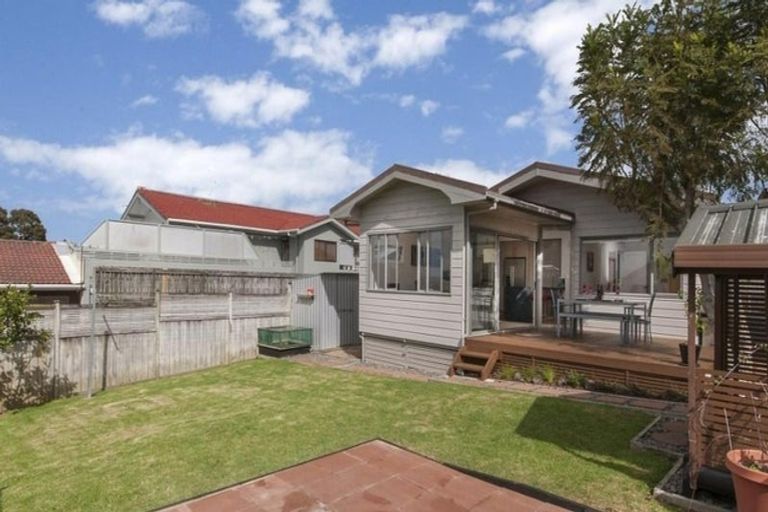 Photo of property in 1/124 Bucklands Beach Road, Bucklands Beach, Auckland, 2012