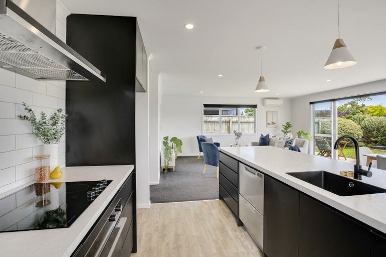 Photo of property in 17 Mahia Lane, Waikanae, 5036
