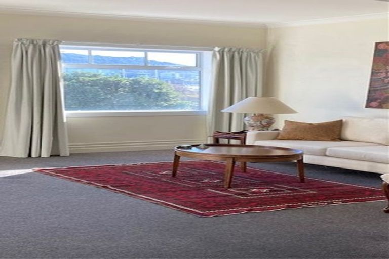 Photo of property in 72 Oriental Parade, Oriental Bay, Wellington, 6011