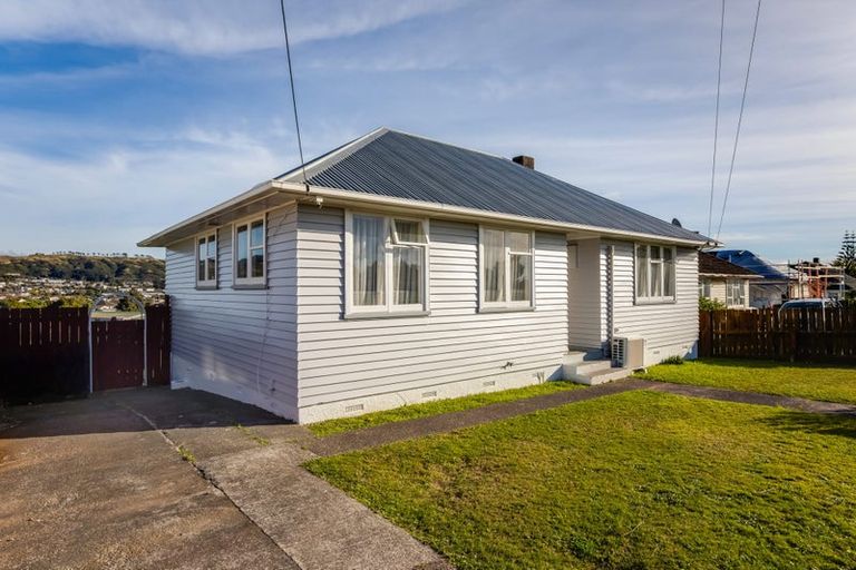 Photo of property in 10 Miranda Street, Cannons Creek, Porirua, 5024