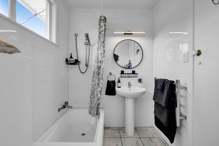 Photo of property in 22 Awanui Street, Merrilands, New Plymouth, 4312