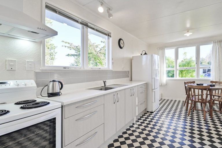 Photo of property in 215 Sunnybank Crescent, Camberley, Hastings, 4120