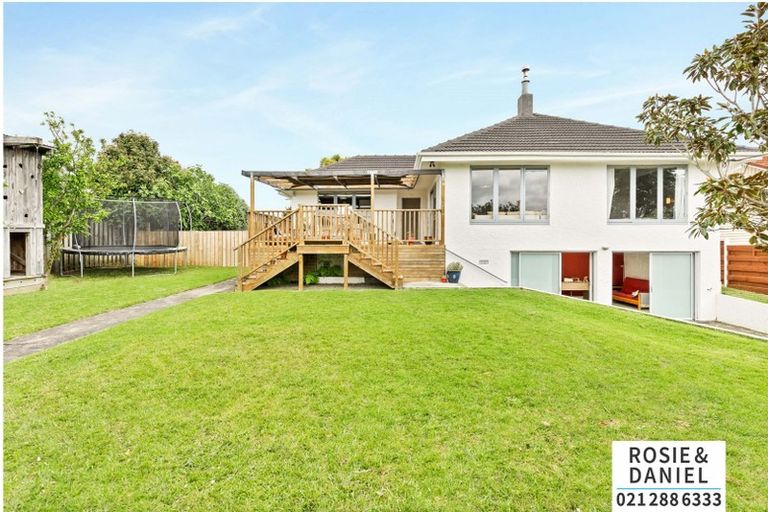 Photo of property in 10 Murray Road, Te Atatu Peninsula, Auckland, 0610