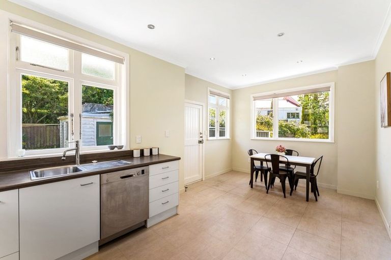 Photo of property in 10 Todman Street, Brooklyn, Wellington, 6021