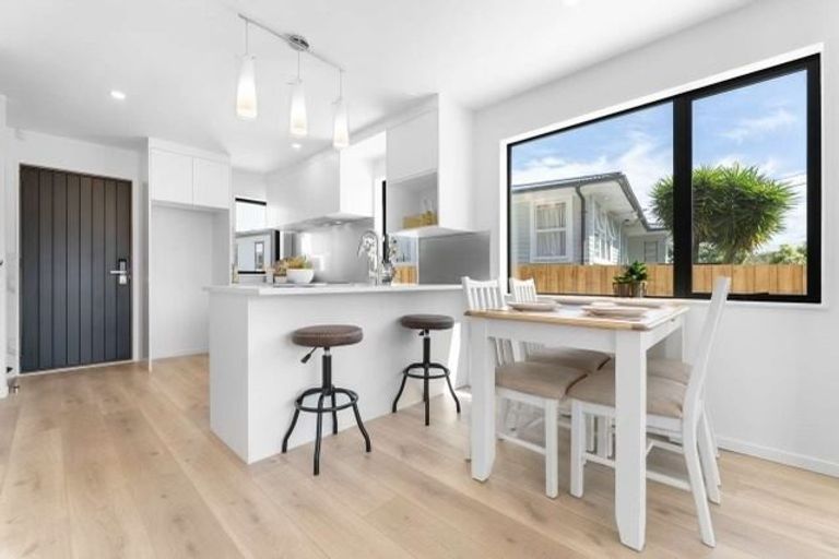 Photo of property in 8/67 Royal View Road, Te Atatu South, Auckland, 0610