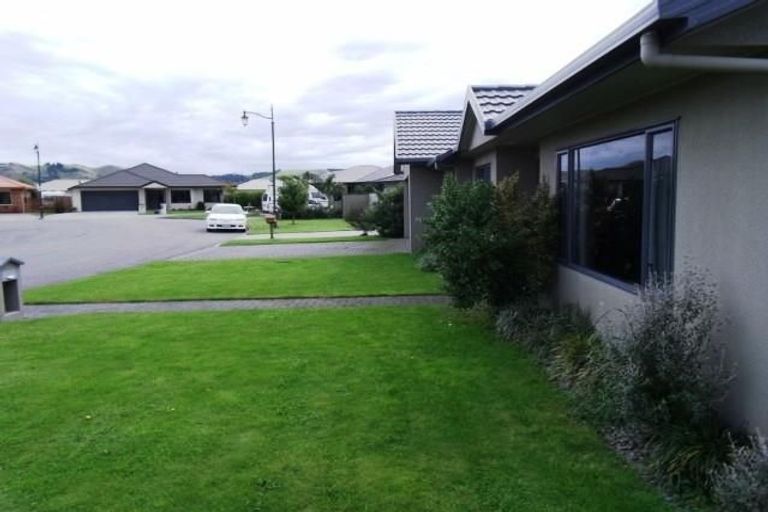 Photo of property in 16 Newbury Place, Taradale, Napier, 4112