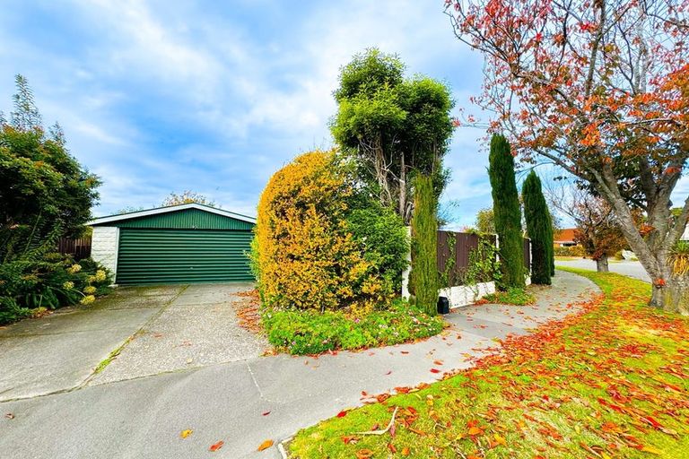 Photo of property in 1 Ostend Place, Avonhead, Christchurch, 8042