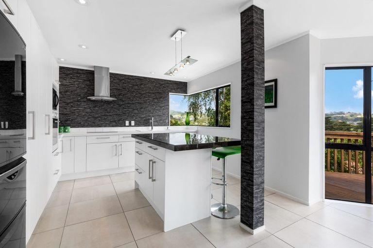 Photo of property in 6 Saunders Close, Whitby, Porirua, 5024