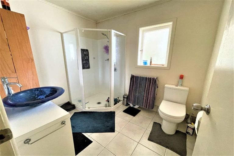 Photo of property in 3 Mackenzie Street, Te Atatu South, Auckland, 0610