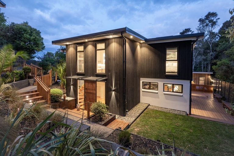 Photo of property in 5 Titiwai Place, Birkenhead, Auckland, 0626