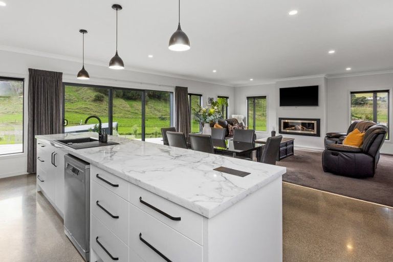 Photo of property in 16 Seafield Road, Eskdale, Napier, 4182