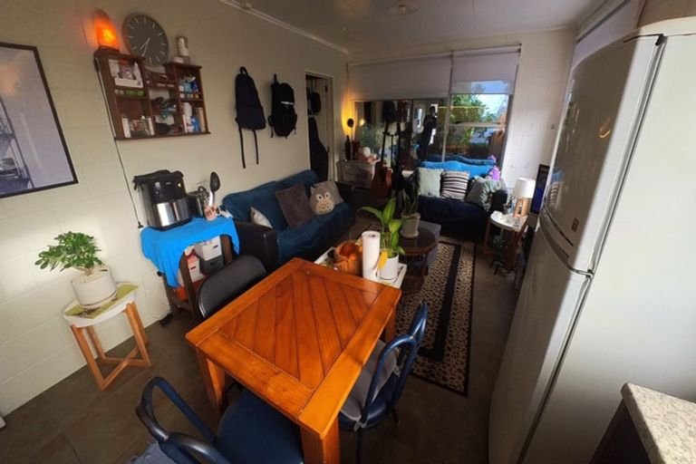 Photo of property in 14 Mickle Street, Te Atatu South, Auckland, 0610