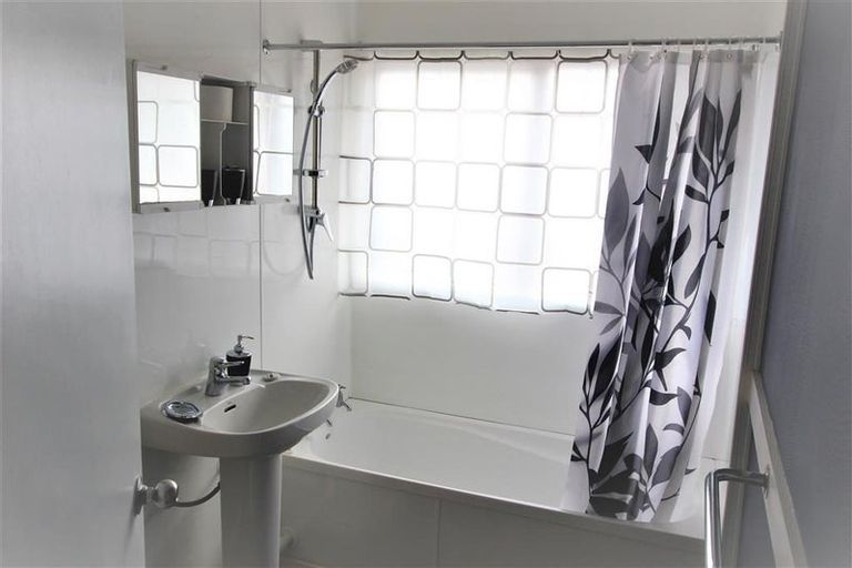 Photo of property in 27a Vine Street, Mangere East, Auckland, 2024