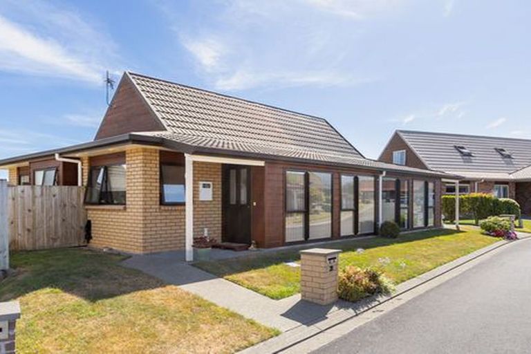 Photo of property in Rangeview Villas, 10/9 Fuller Close, Levin, 5510