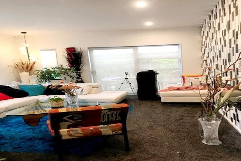 Photo of property in 37 Newington Road, Henderson, Auckland, 0612