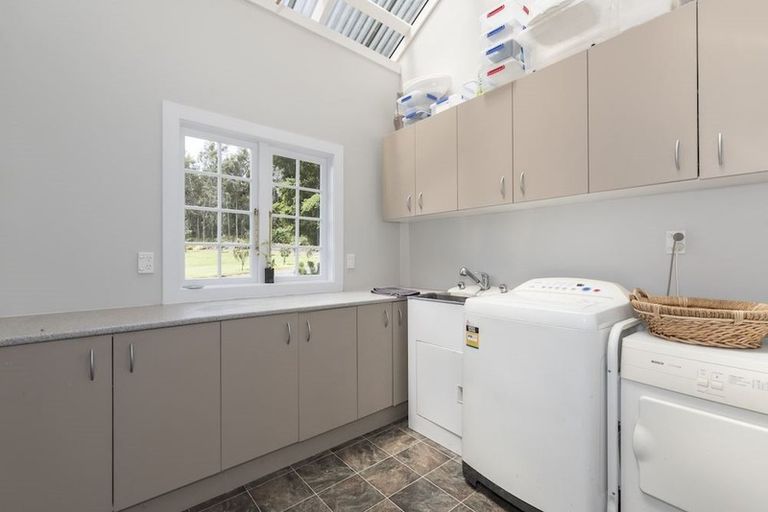 Photo of property in 384 Mangakura Road, Helensville, 0875