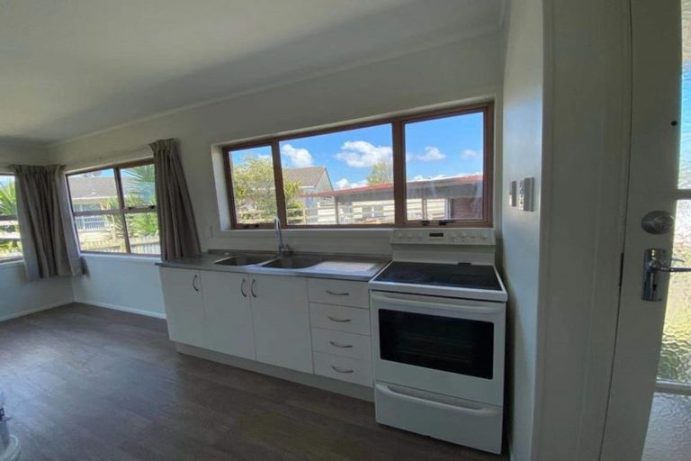 Photo of property in 13 Ilford Crescent, Mangere, Auckland, 2022