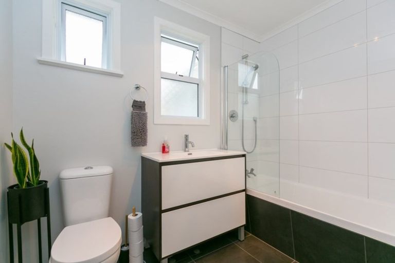 Photo of property in 12 Karaka Street, Merrilands, New Plymouth, 4312