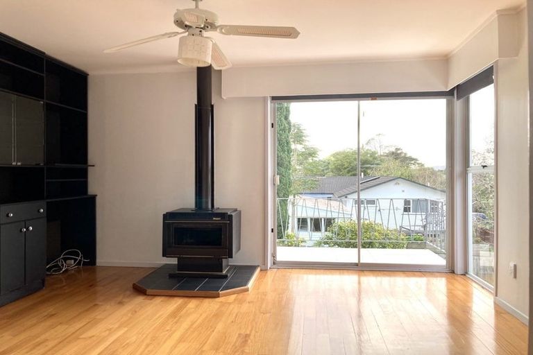 Photo of property in 19 Finlow Drive, Te Atatu South, Auckland, 0610