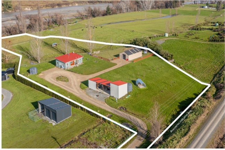 Photo of property in 60 River Road, Otane, Waipawa, 4271