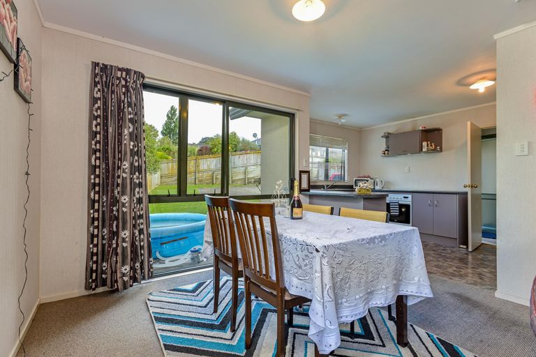 Photo of property in 11 Jordan Way, Kelvin Grove, Palmerston North, 4414