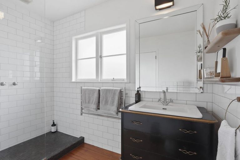 Photo of property in 8 Copley Street, New Lynn, Auckland, 0600