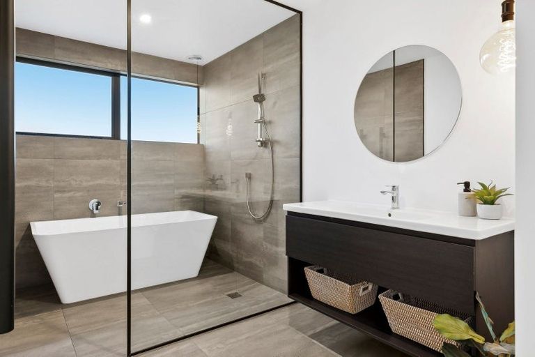 Photo of property in 39 Farrant Drive, Wanaka, 9305