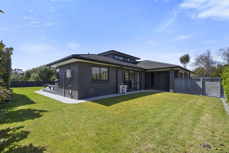 Photo of property in 40 Heta Road, Highlands Park, New Plymouth, 4312