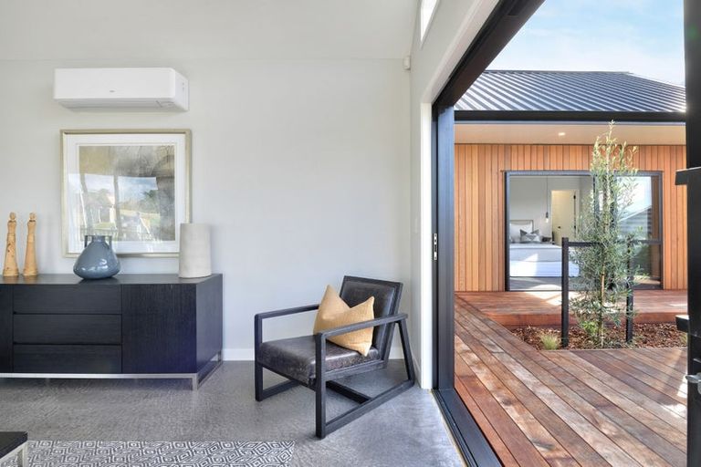 Photo of property in 38 Vinistra Road, Kumeu, 0810