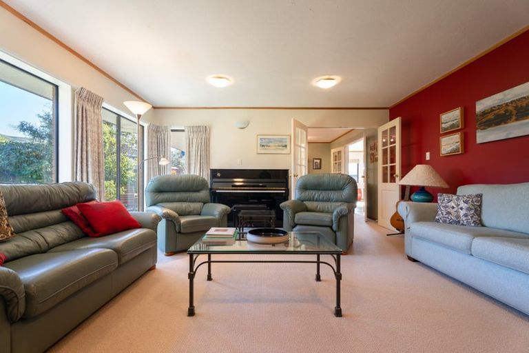 Photo of property in 6 Montrose Grove, Churton Park, Wellington, 6037