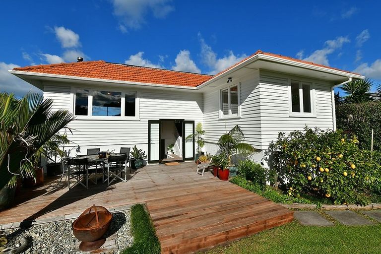 Photo of property in 88 Rosario Crescent, Red Beach, 0932