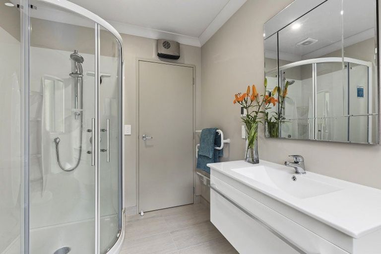 Photo of property in 19 Brindle Way, Newlands, Wellington, 6037