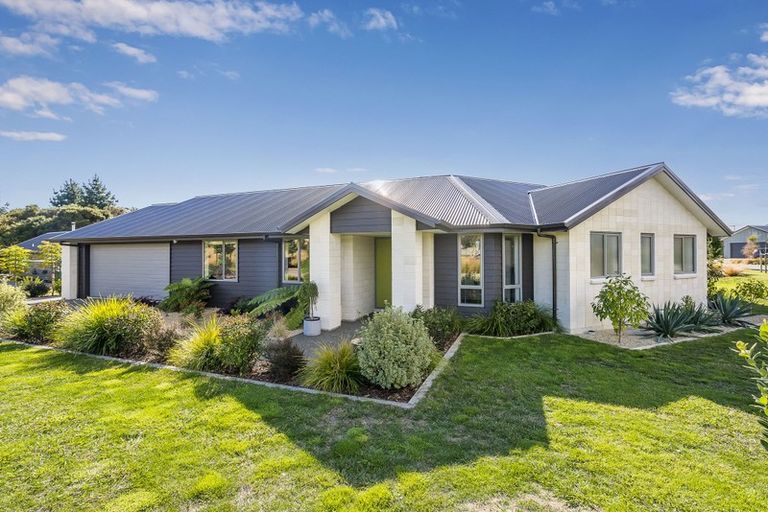 Photo of property in 2 Lamont Place, Waikanae, 5036