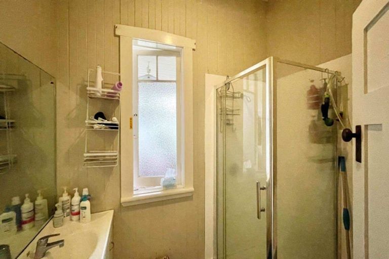 Photo of property in 116 Onewa Road, Northcote, Auckland, 0627
