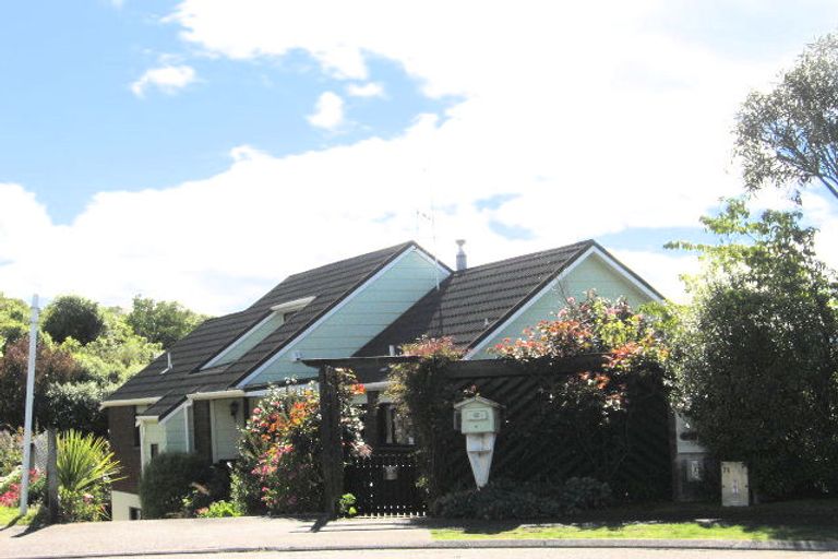 Photo of property in 36 Ewing Grove, Acacia Bay, Taupo, 3330