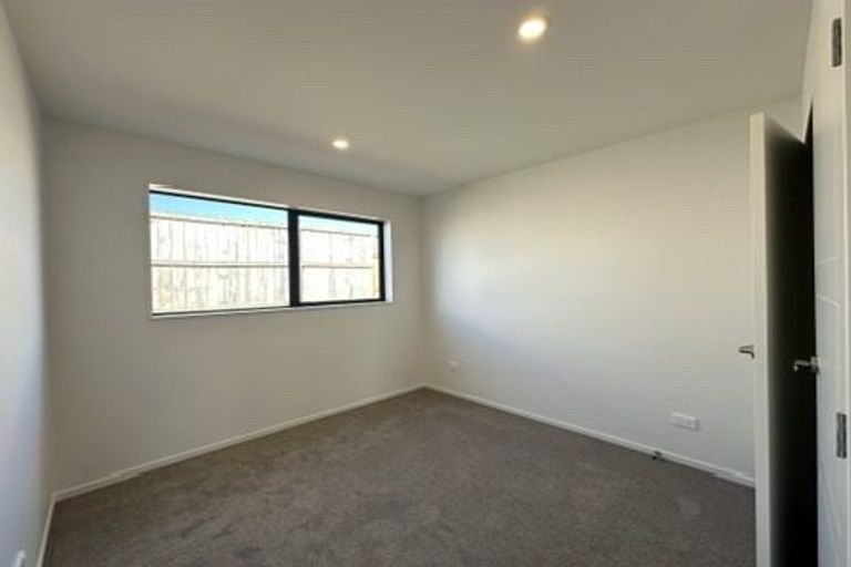 Photo of property in 15b Poruru Close, Papakura, 2110