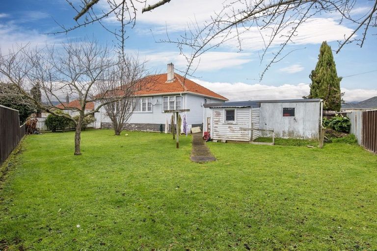 Photo of property in 25 Goldsmith Crescent, Levin, 5510