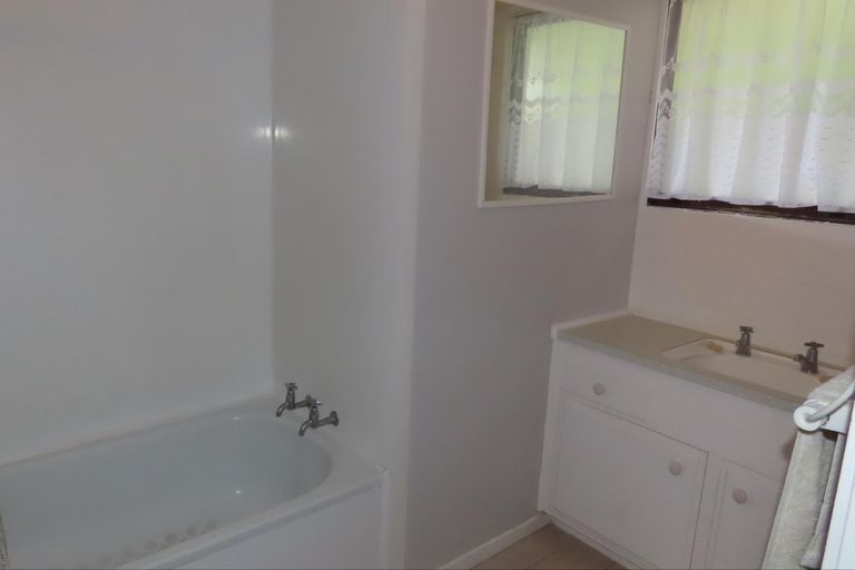 Photo of property in 46 Larne Avenue, Pakuranga Heights, Auckland, 2010