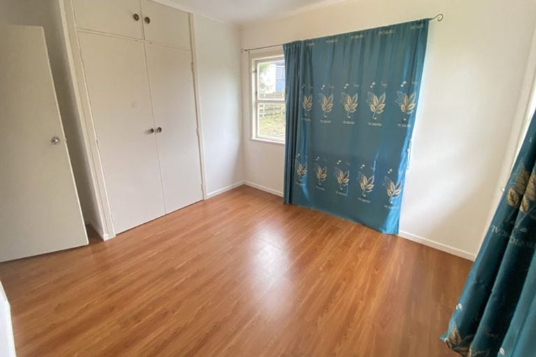 Photo of property in 5a Springbank Lane, Te Atatu Peninsula, Auckland, 0610
