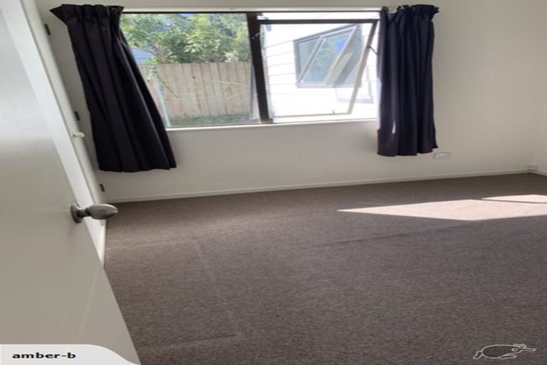 Photo of property in 18 Loughanure Place, Massey, Auckland, 0614