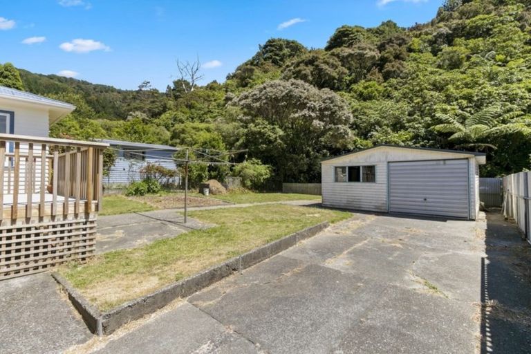Photo of property in 68 Lees Grove, Wainuiomata, Lower Hutt, 5014