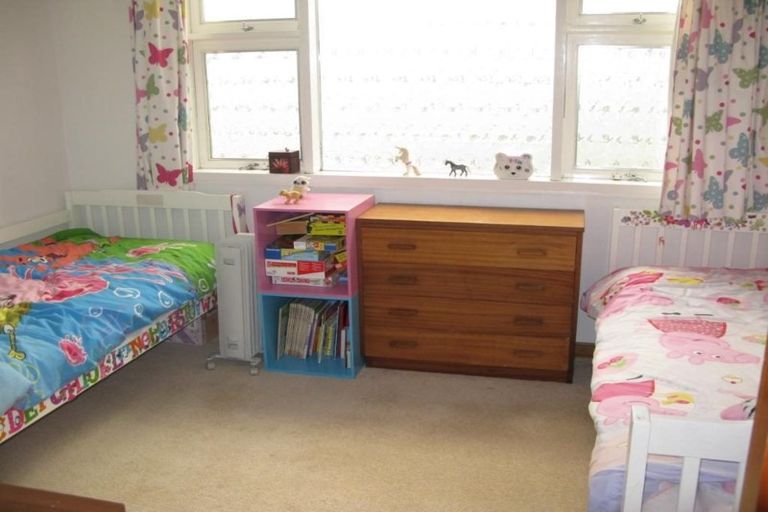 Photo of property in 89 Queens Drive, Lyall Bay, Wellington, 6022