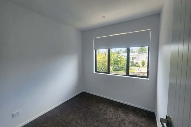 Photo of property in 2/19 Roberts Road, Glenfield, Auckland, 0629