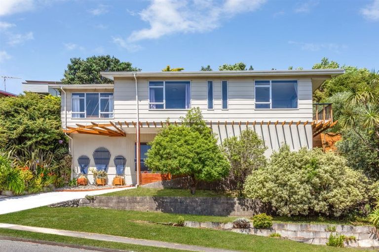 Photo of property in 5 Brora Crescent, Papakowhai, Porirua, 5024