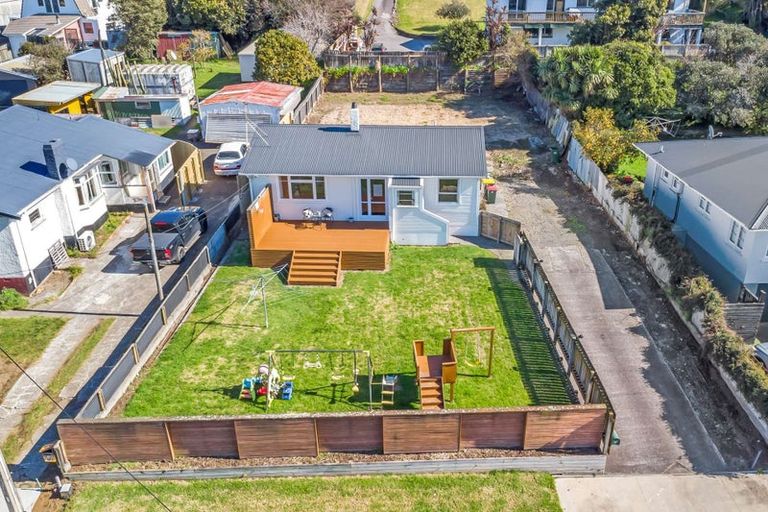 Photo of property in 16 Alberta Road, Glen Avon, New Plymouth, 4312