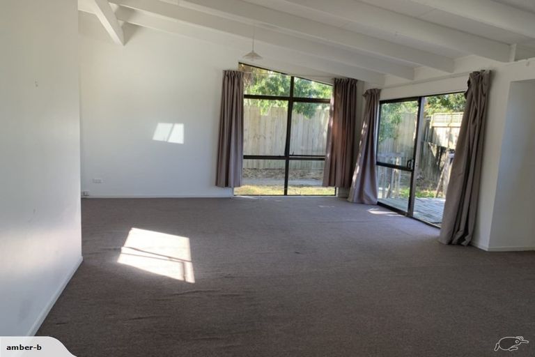Photo of property in 18 Loughanure Place, Massey, Auckland, 0614